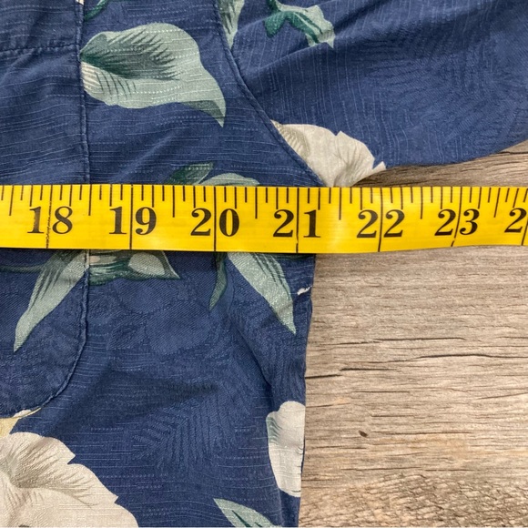 Tommy Bahama Hawaiian shirt Medium - Picture 4 of 7